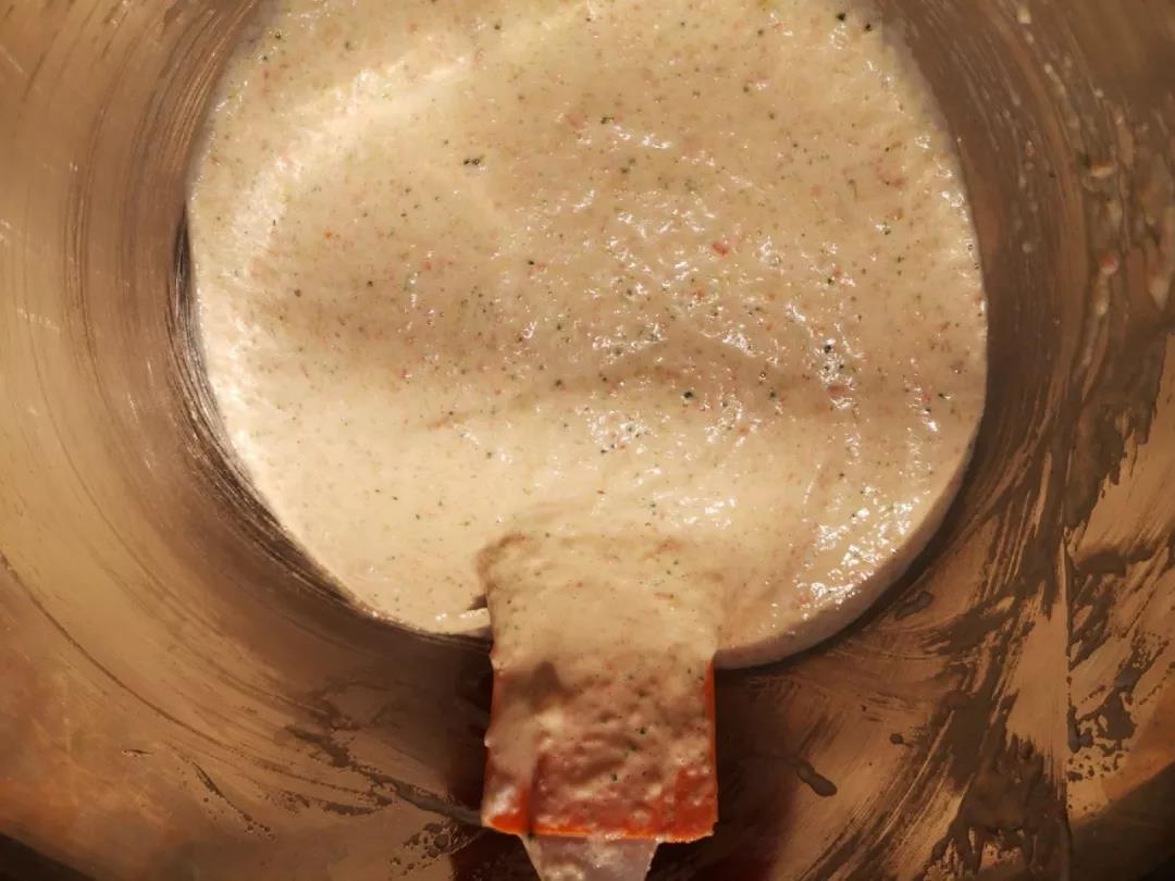 第7步：蛋白和蛋黄糊搅拌均匀。