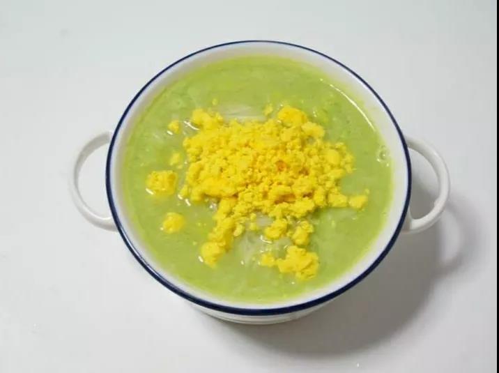 颜色鲜艳的面条。