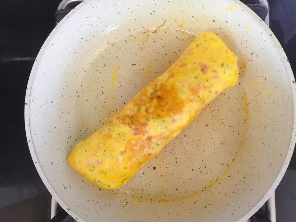 煎制熟透即可出锅。