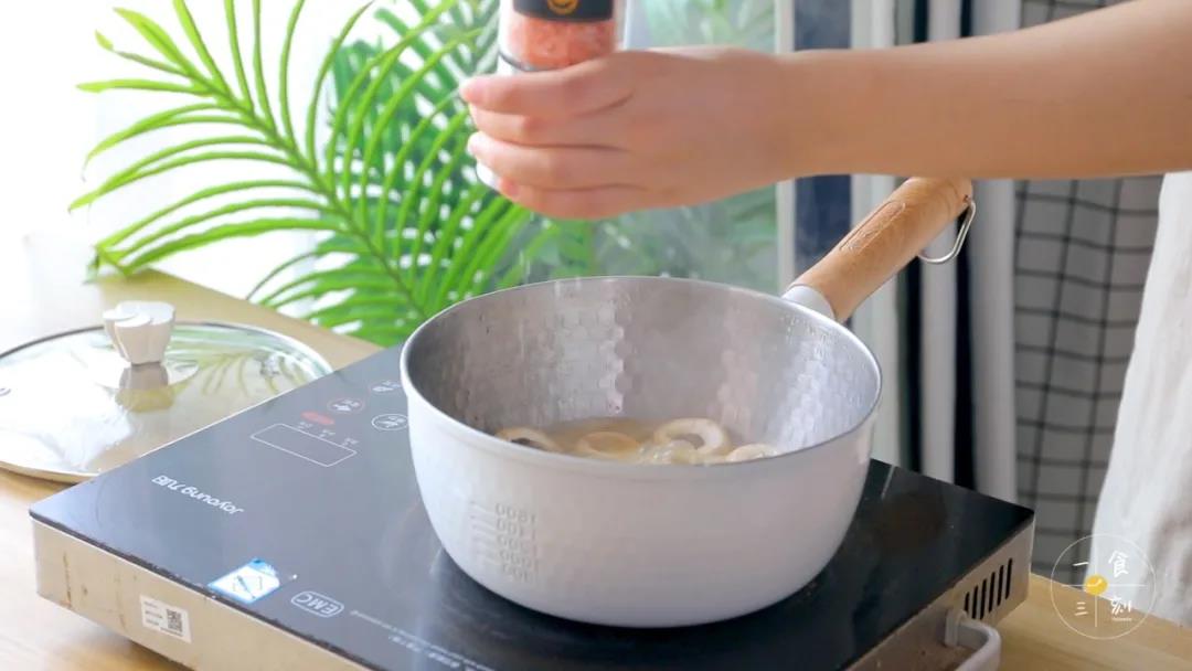 撒上海盐和黑胡椒