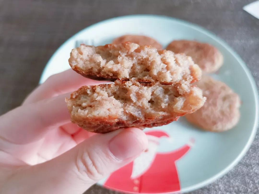 第8步：盛出放凉，掰开可以看到内部肉质非常细腻，也适合小月龄做手指食物。