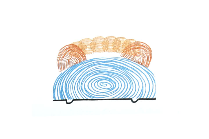 步骤2：用自己的指尖印一排圆形指印作听筒把，印两个自己的被遮住一半的指印分别作听筒和话筒，最后画底座。