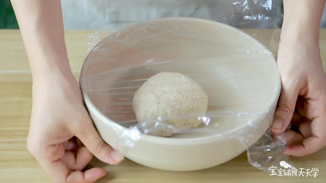 盖上保鲜膜发酵至1.5-2倍大小