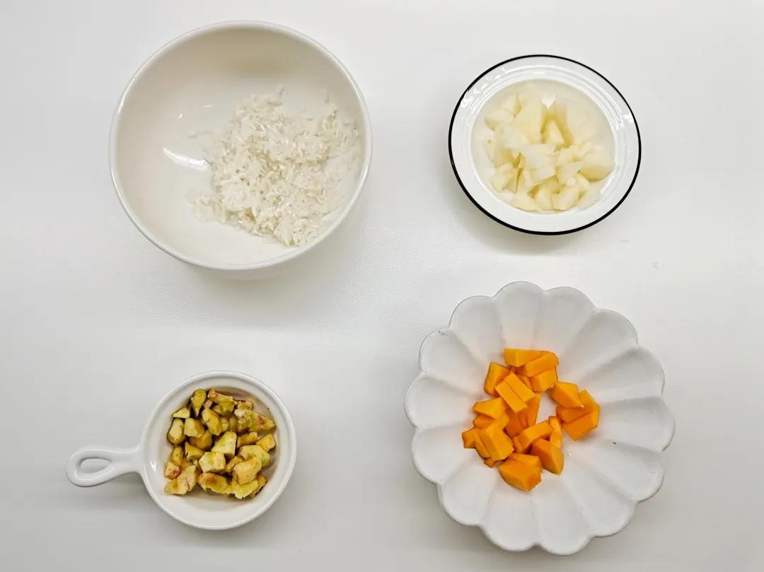 第4步：大米洗干净。