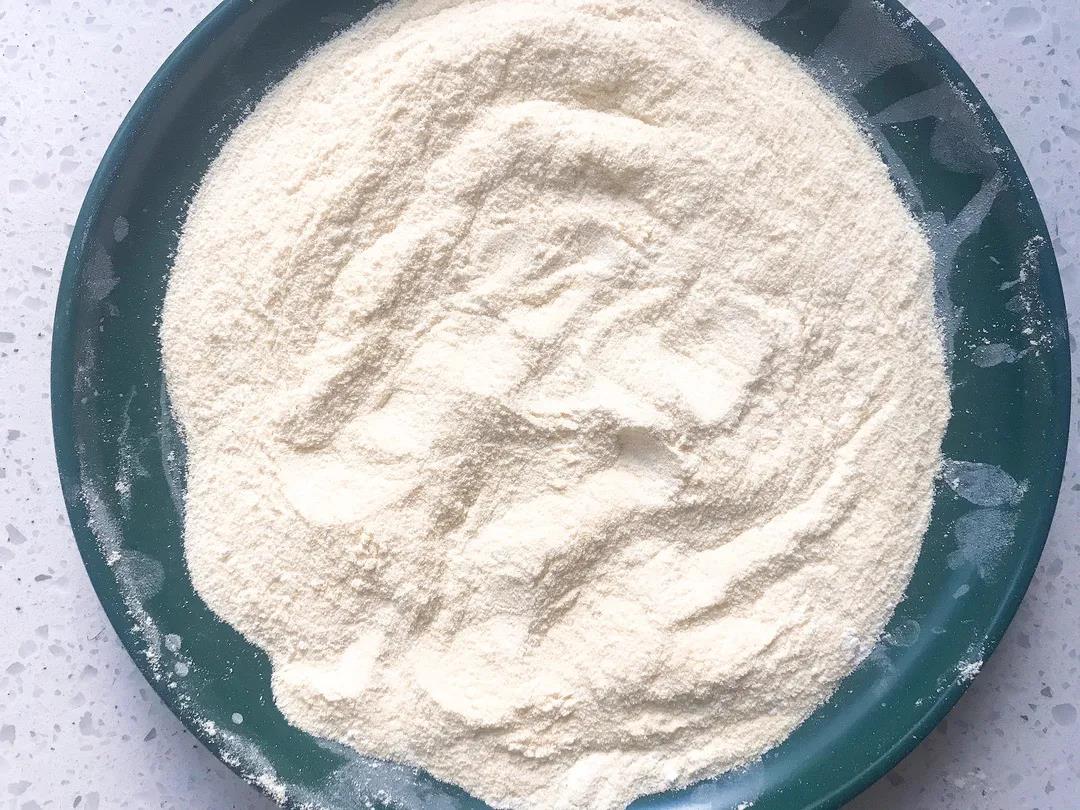 玉米粉和糯米粉混合。