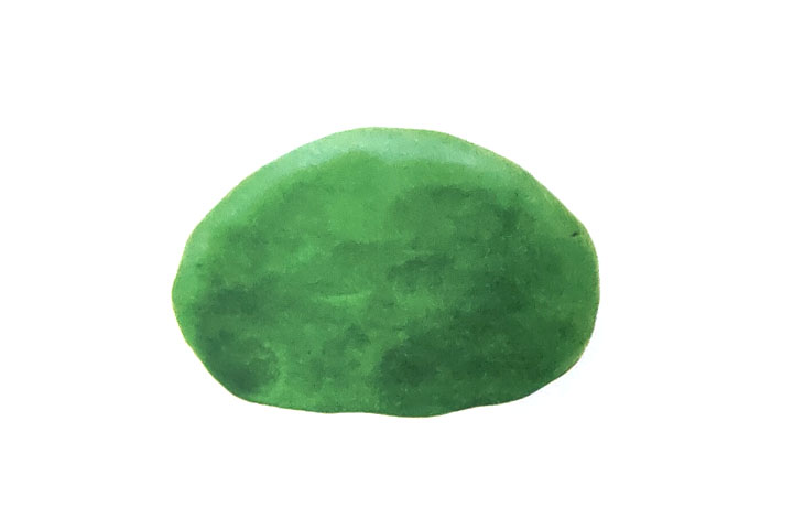 步骤1：用绿泥捏出扇形尾屏。