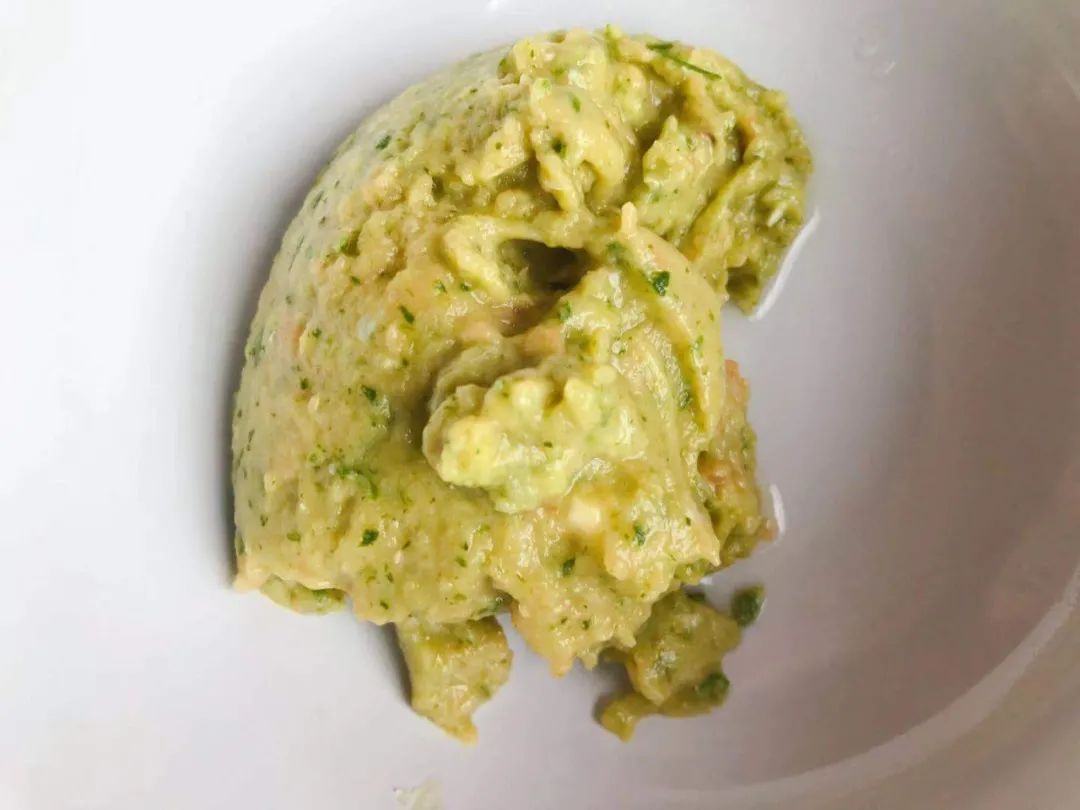 一起搅打成顺滑的泥状。