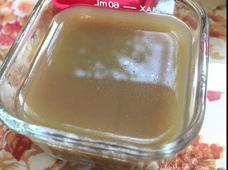 第5步：锅里剩余的高汤可留给宝宝煮面、熬粥或调米粉。