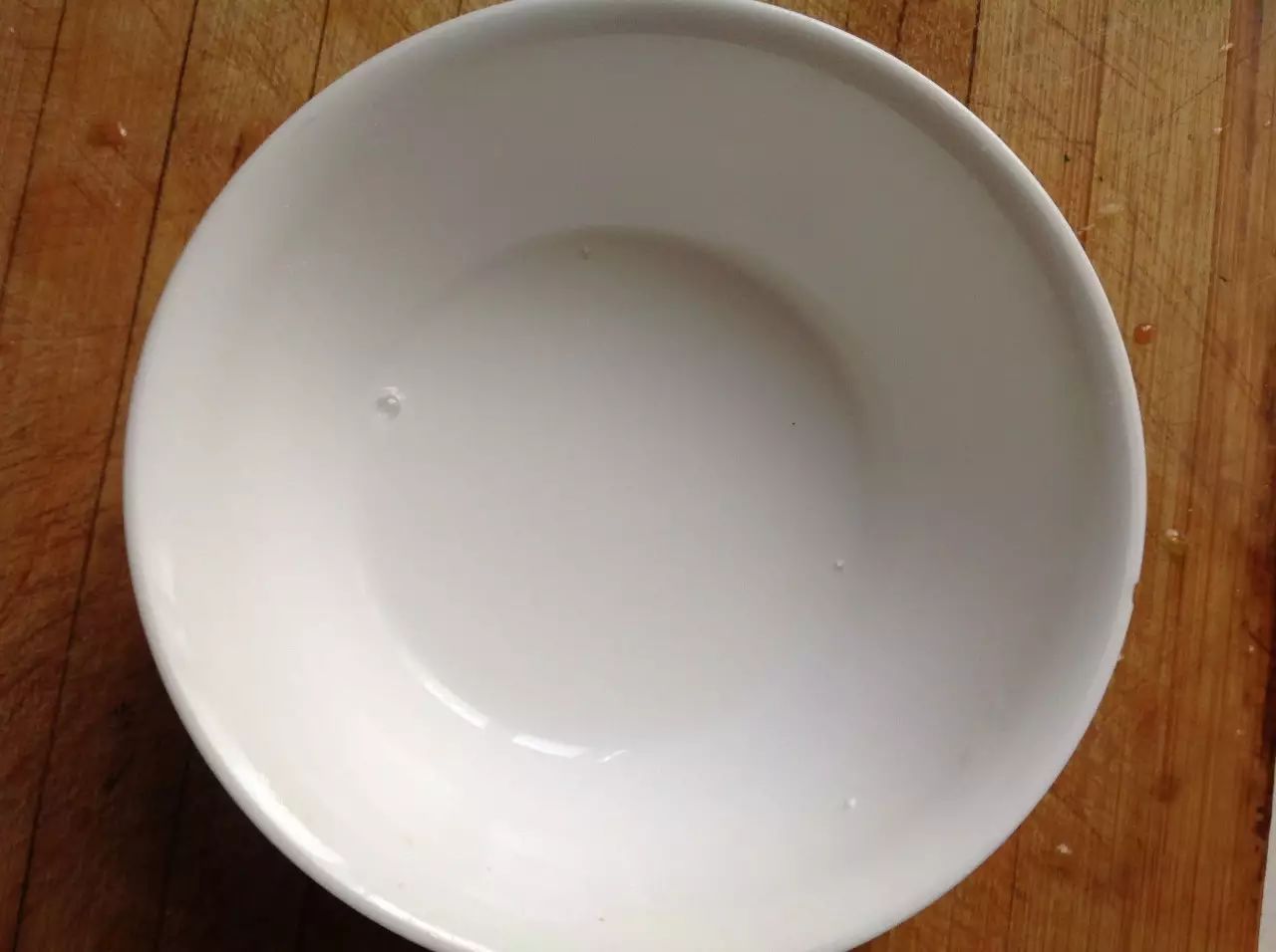 少量生粉和水调匀。