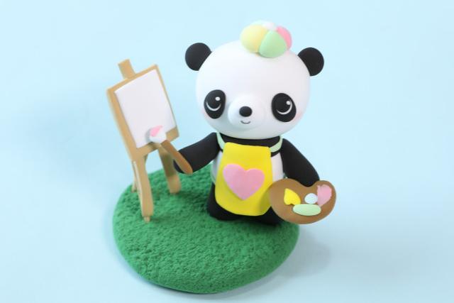 如何用粘土做熊猫画家