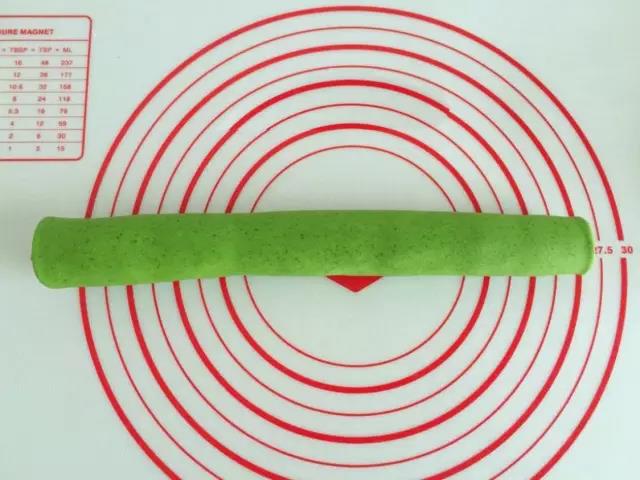 只包一圈，封口处捏紧。