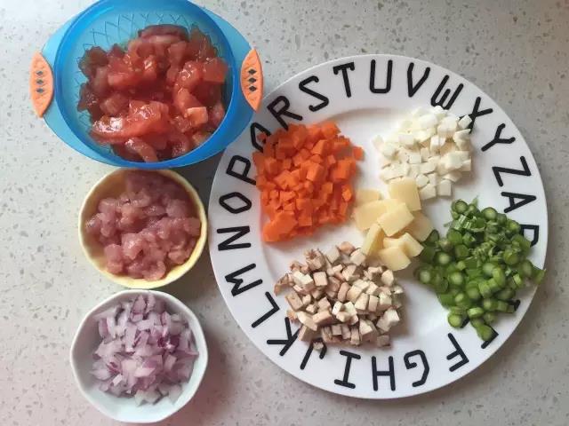 第2步：洗净、切小块。