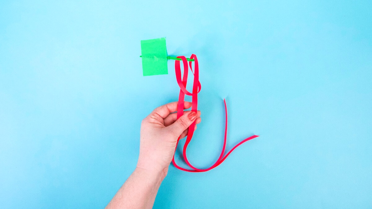 步骤7：继续使用其余的丝带。 