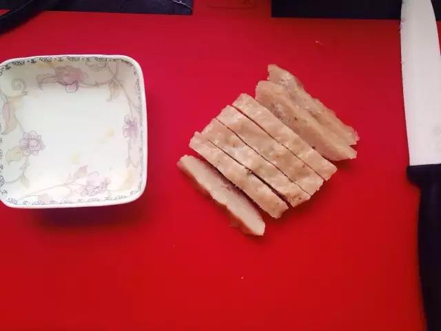 第6步：蒸好后取出放凉，然后切条。