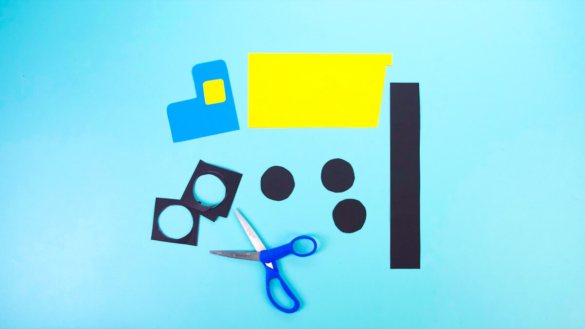 步骤5：准备好剪下所有的形状！用剪刀剪下来。