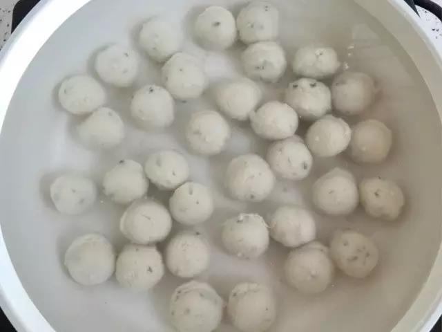 中火煮开转小火。