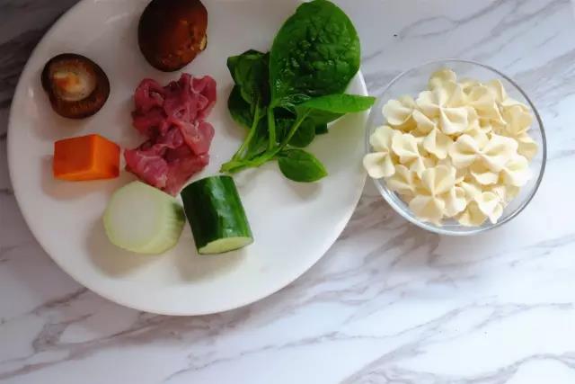 第1步：准备食材。