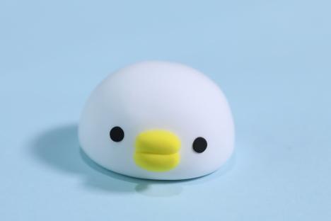 步骤6：粘上眼睛和嘴巴。