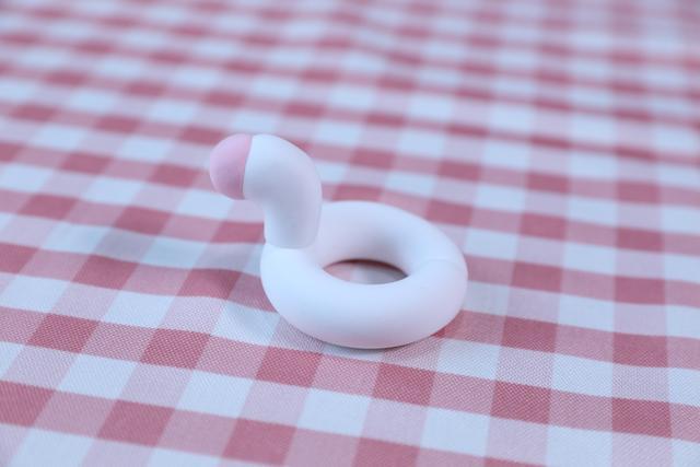 步骤3：按照上图的样子做出独角兽的颈部和头部。