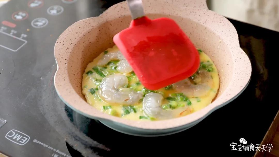 把两面煎熟透、金黄