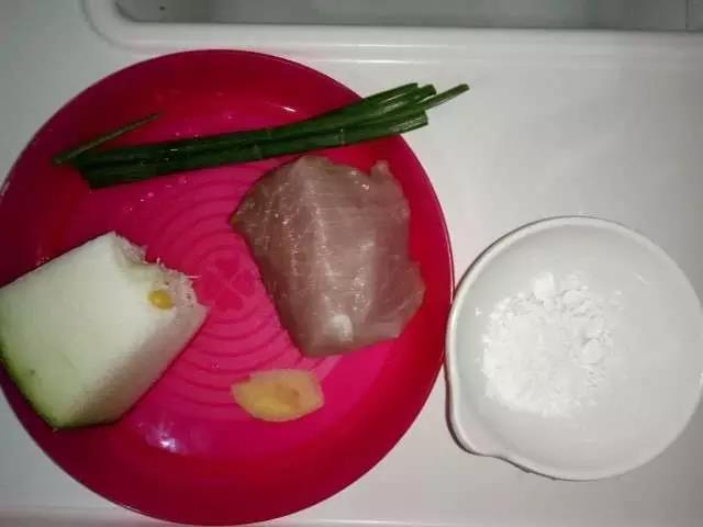 第1步：准备食材。