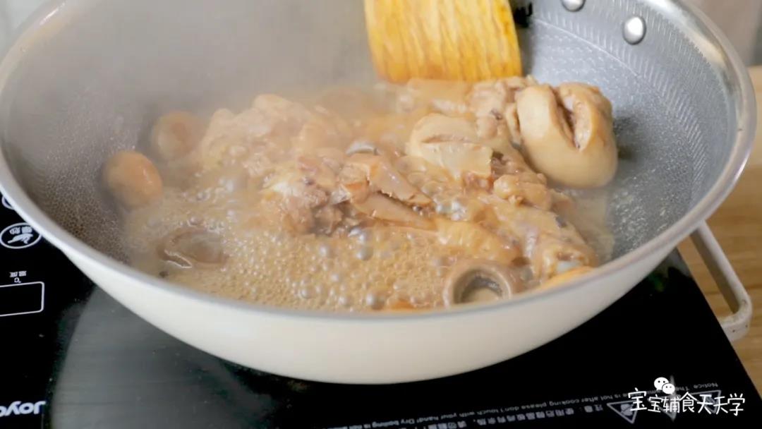 炖至鸡腿软熟