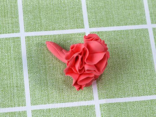 步骤10：底部揉出一根花茎来。