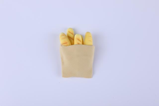 步骤6：用浅棕色粘土包裹起来。