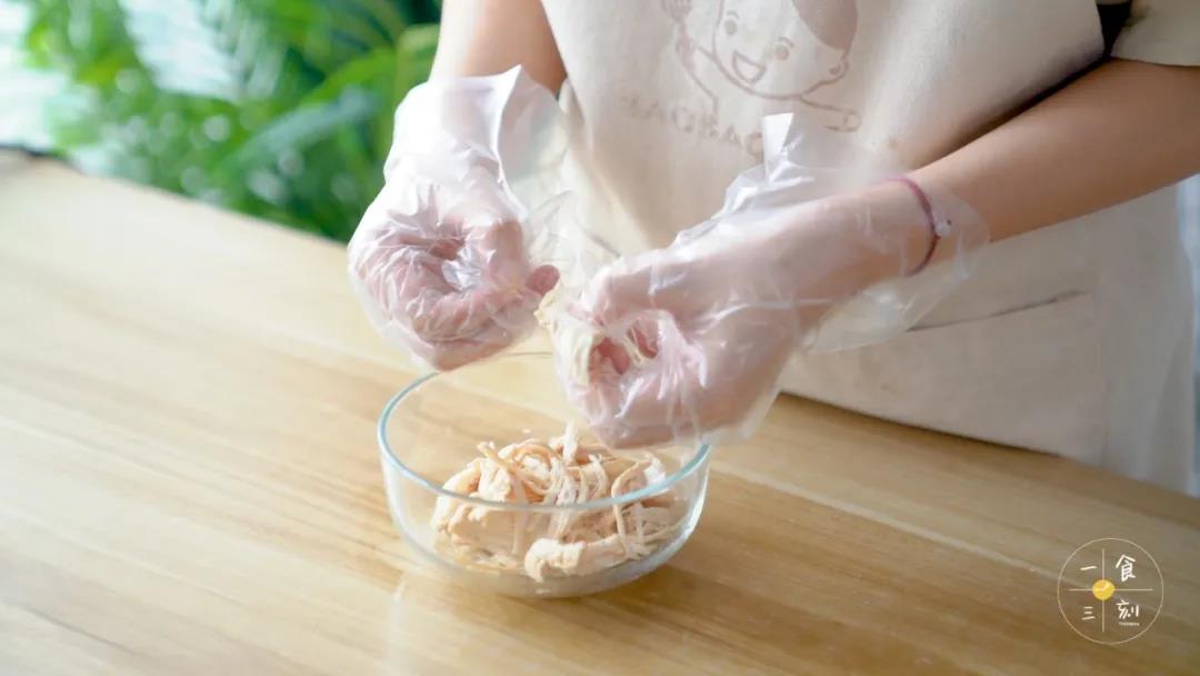 鸡胸肉撕成细丝