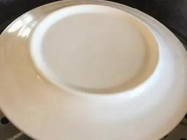 冷水入锅，蒸15分钟，稍微晾凉脱模。