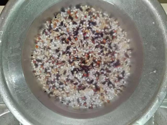 杂粮提前2小时泡水。