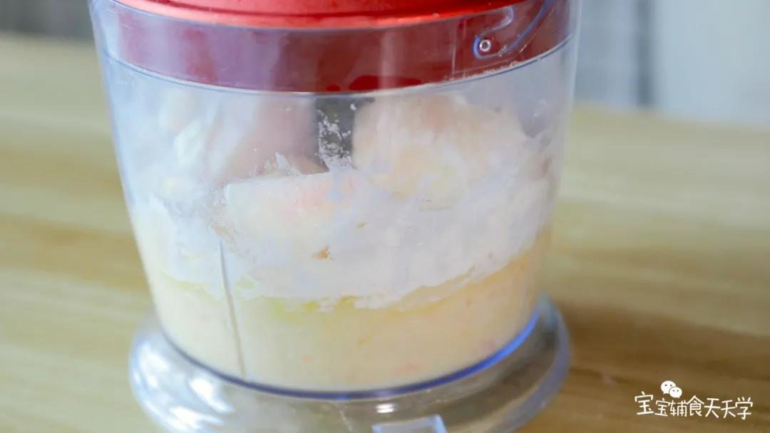 开动搅拌机打至蓬松