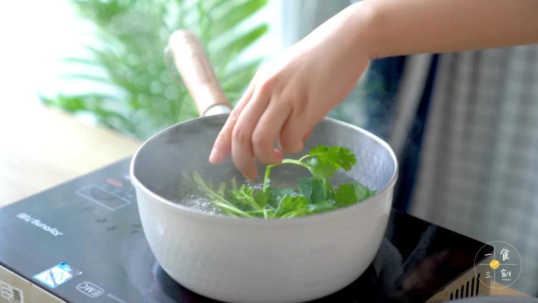 香菜烫软些就捞起