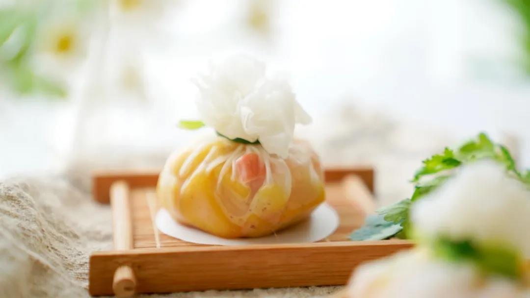 满满的一大口，唇齿之间瞬间四溢开来。