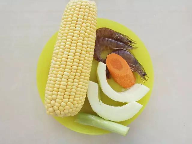 准备食材，洗净备用。