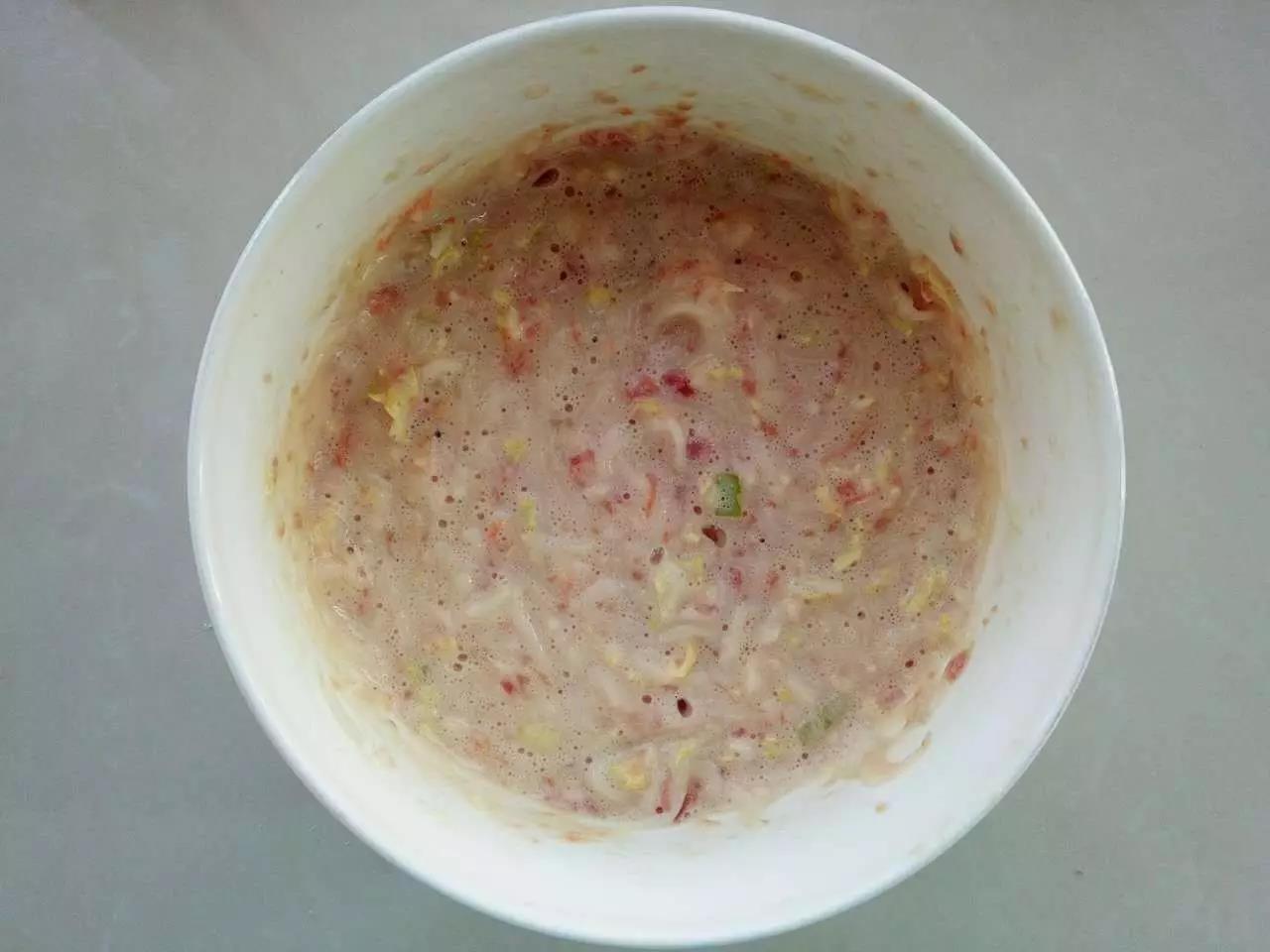 再加入适量白开水搅拌均匀。