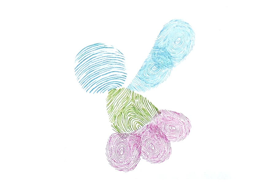 步骤2：先用指尖印一个圆形的指印作头，再印三个被遮住一部分的指印作裙子，最后印两个指印作翅膀。