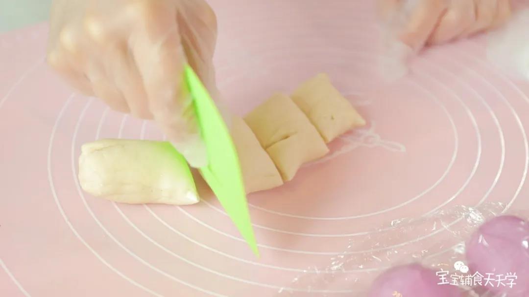 把白面团分成等量的5份