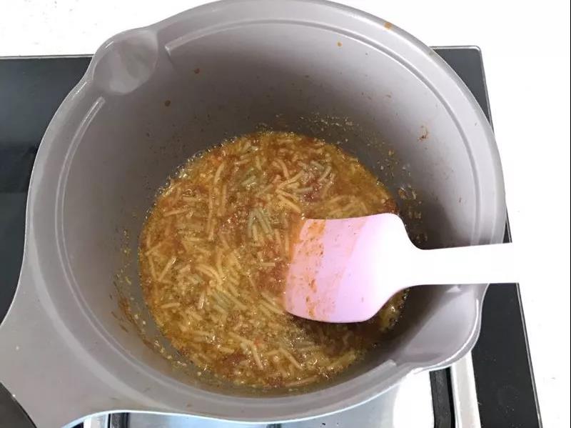 加入煮好的面条。