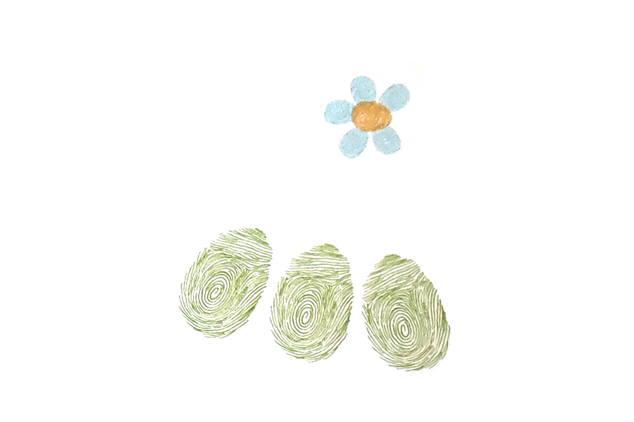 步骤2：用自己的指印排成一朵装饰的小花。