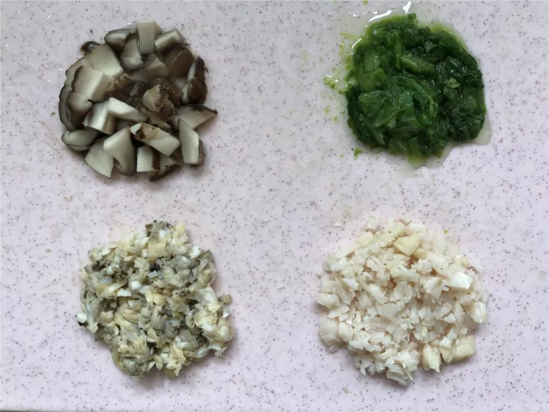 所有食材切好备用。