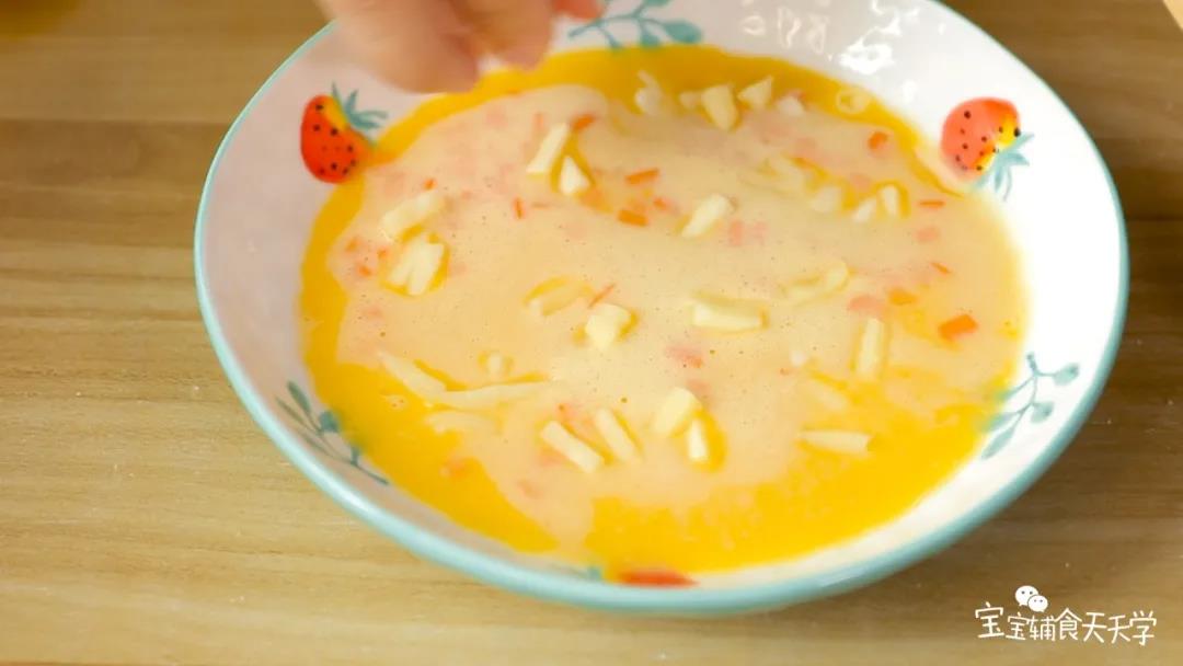 第8步：在上面撒上适量的奶酪