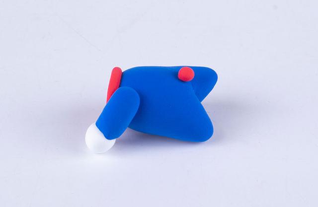 步骤7：按照图中的样子做出哆啦A梦的身体部分。