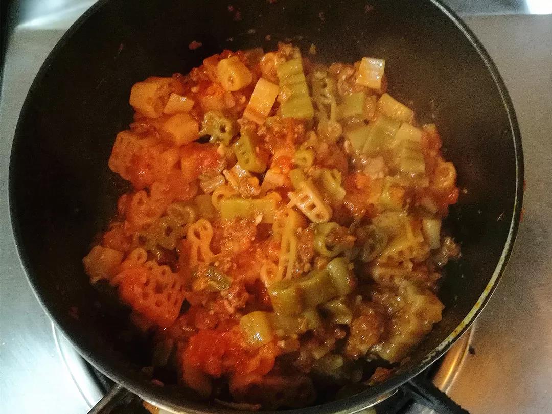 第8步：翻炒到锅中几乎没有汤汁即可盛出。