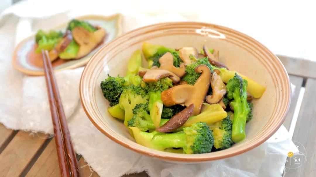 没想到西兰花跟香菇竟然那么搭！
