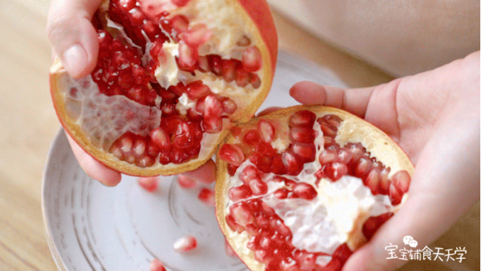 第2步：石榴剥开，取出籽