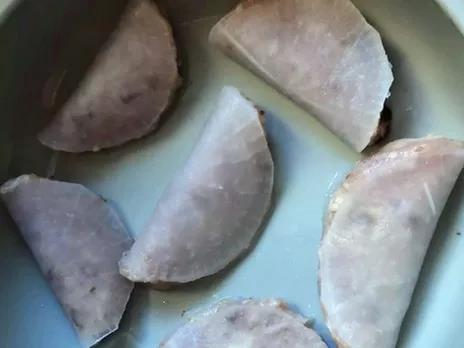  对折粘起来，放入蒸锅，大火蒸15分钟。