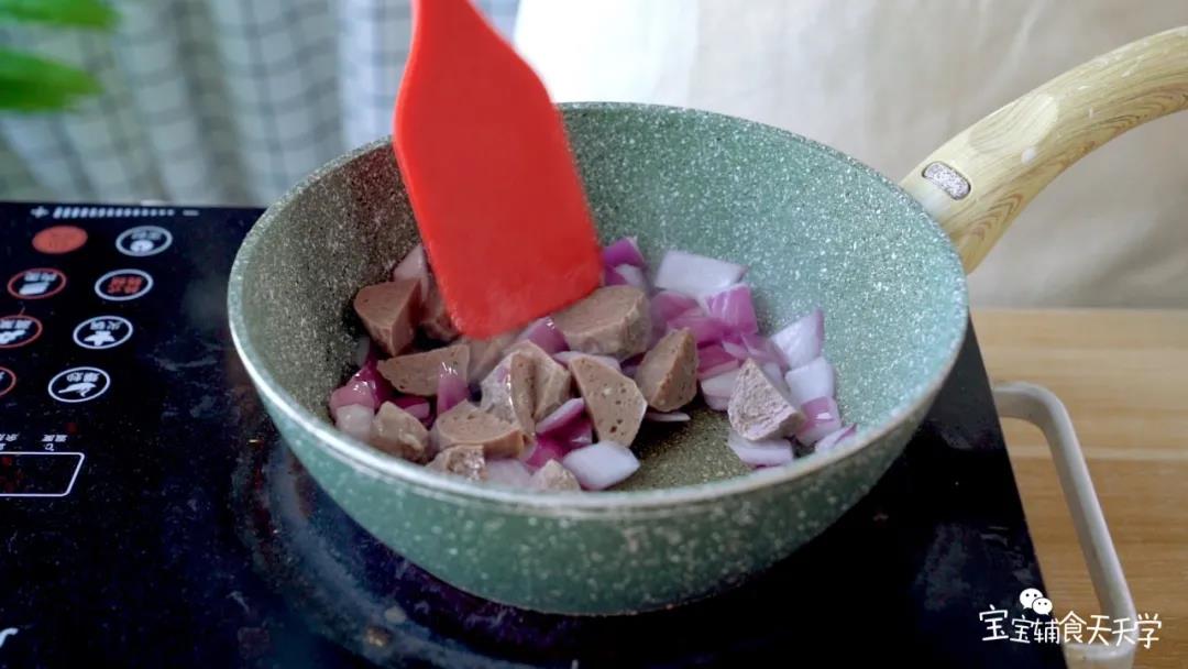 倒入牛肉丸炒香