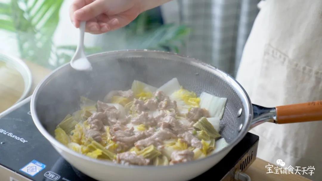 大宝宝吃的话可以适量加少许盐，翻炒均匀即可