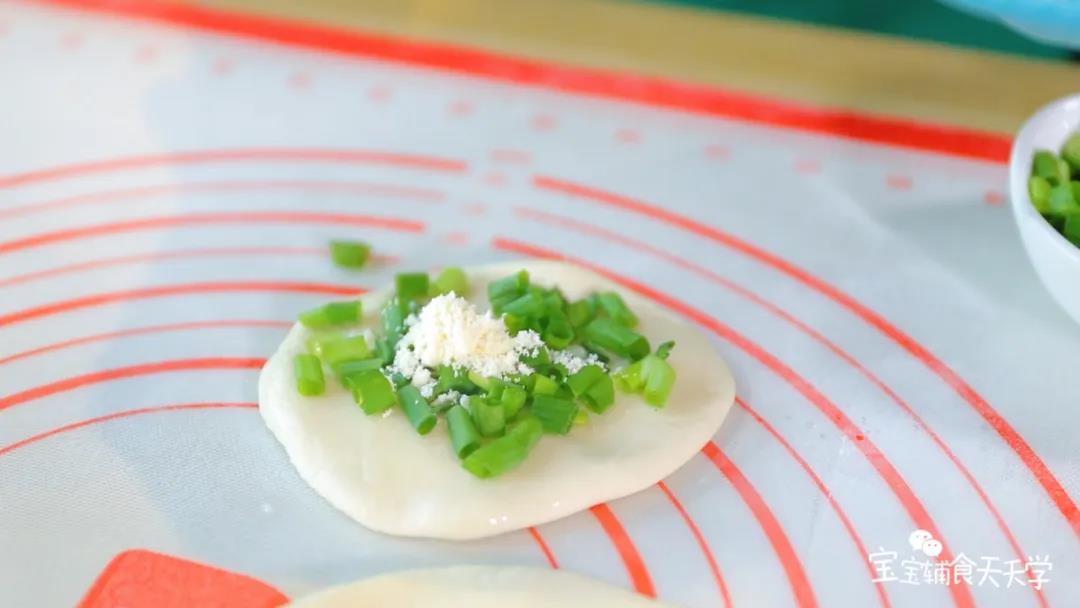 第9步：撒上葱花、芝士粉